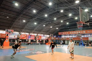 为什么室内篮球场地更适合专业训练?